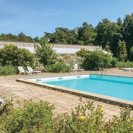 شقة Stunning In W/ Indoor Swimming Pool And 1 Bedrooms