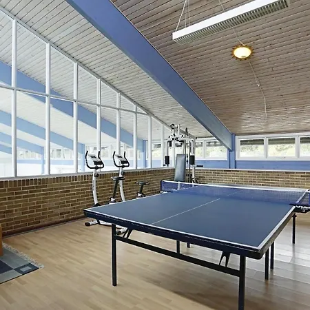 Stunning In W/ Indoor Swimming Pool And 1 Bedrooms *