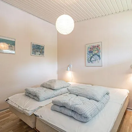 Stunning In W/ Indoor Swimming Pool And 1 Bedrooms *