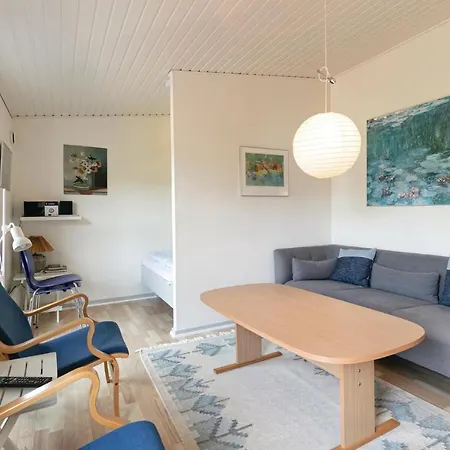 Stunning In W/ Indoor Swimming Pool And 1 Bedrooms *